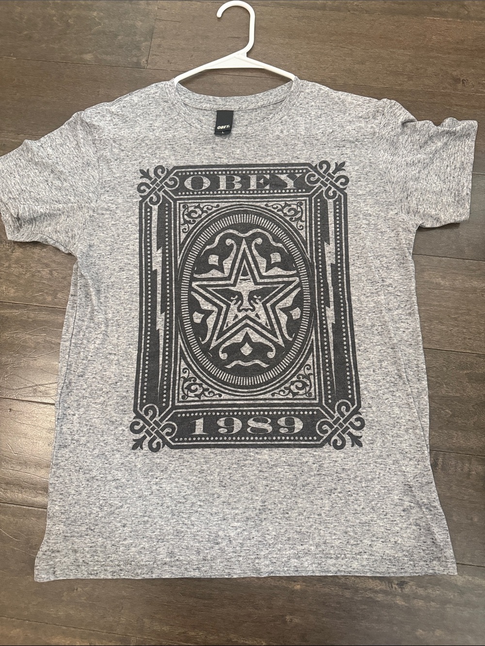 Obey Heather Gray Short Sleeve Graphic Tee with Black Star Card mens large